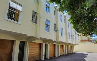 Duplex For Sale in Rosebank, Cape Town